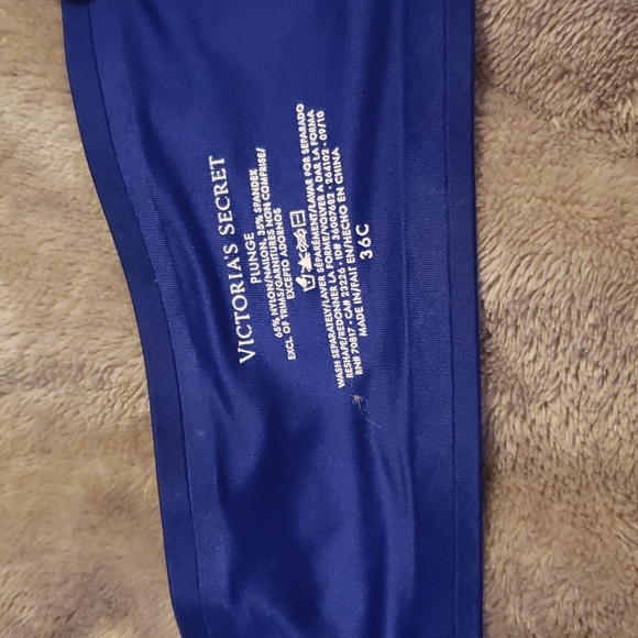 Victoria Secret Plunge Bra - Picture 2 of 4